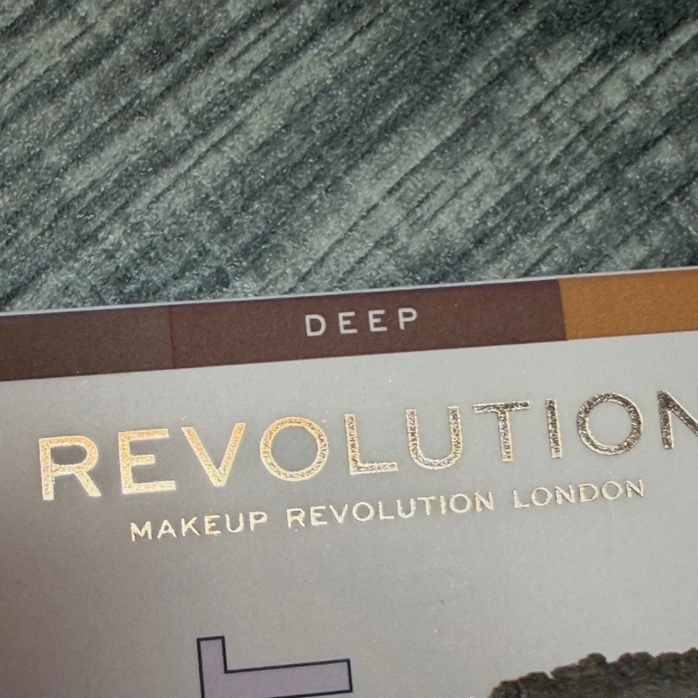 🌻5 for $30🌻 Revolution Deep Shades Contour Powder Compact